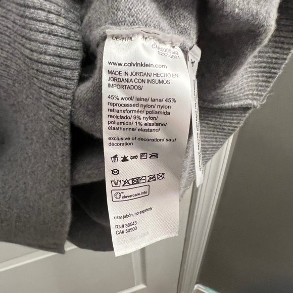 Gray quarter zip sweatshirt. Calvin Klein size L. - Picture 3 of 3